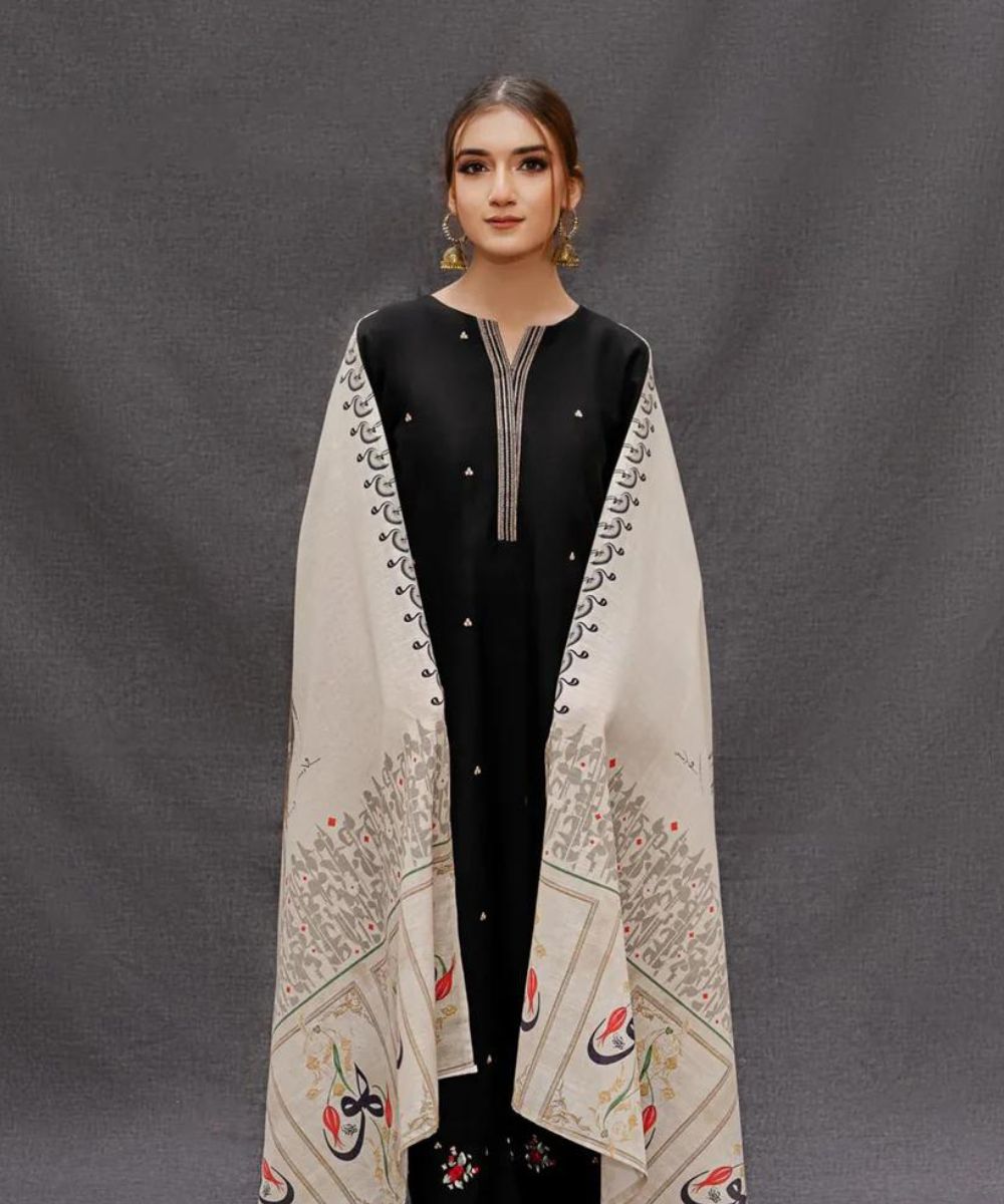 Urge Lawn 3Pc Embroidered With Digital Printed Dupatta-1026