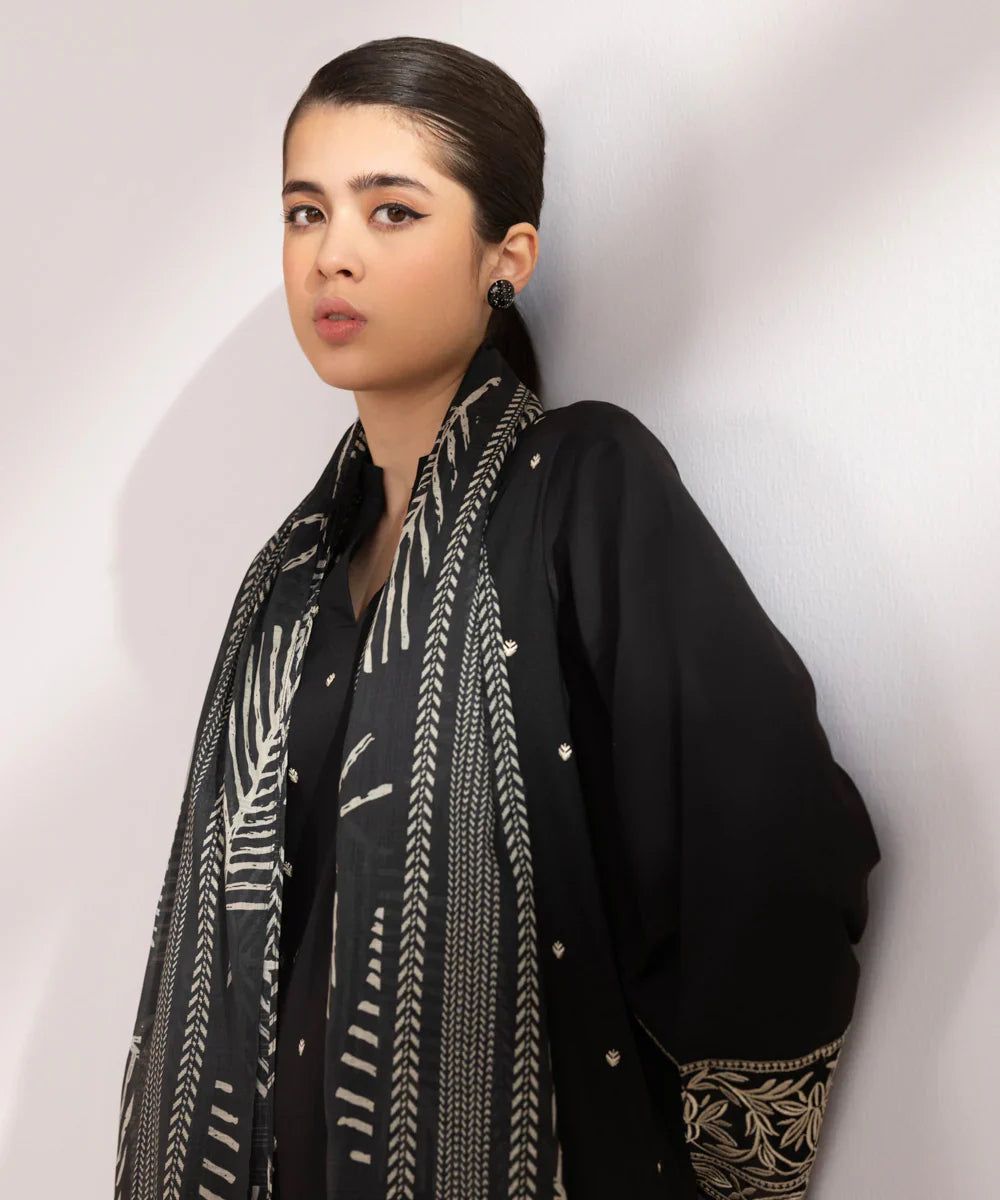 Sapphire 3Pc Lawn Embroidered Shirt With Printed Dupatta-1101