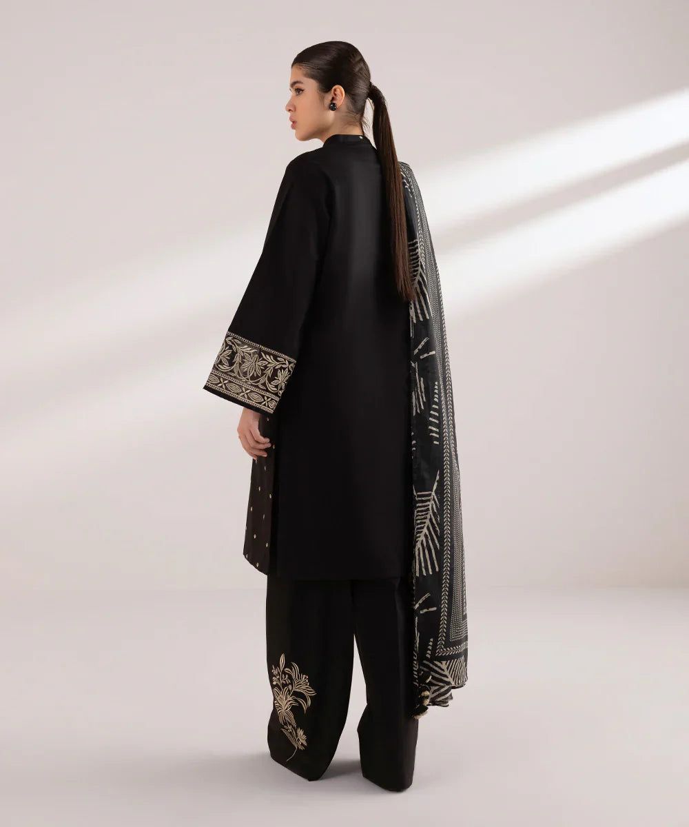 Sapphire 3Pc Lawn Embroidered Shirt With Printed Dupatta-1101