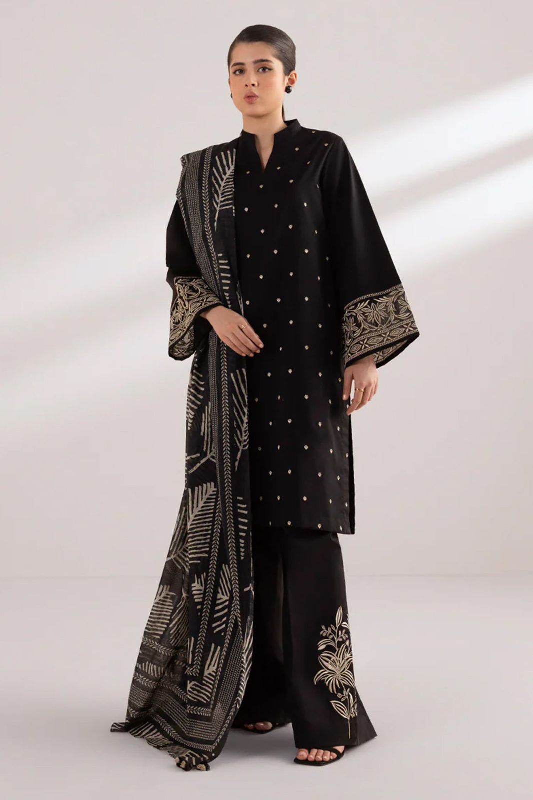 Sapphire 3Pc Lawn Embroidered Shirt With Printed Dupatta-1101
