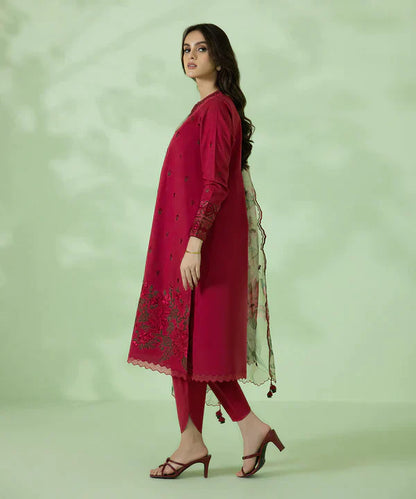 Sapphire 3Pc Lawn Embroidered Shirt With Organza Printed Dupatta-1052